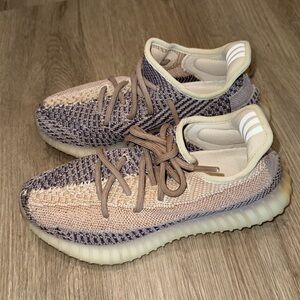 Yeezy Adidas women’s size 6
